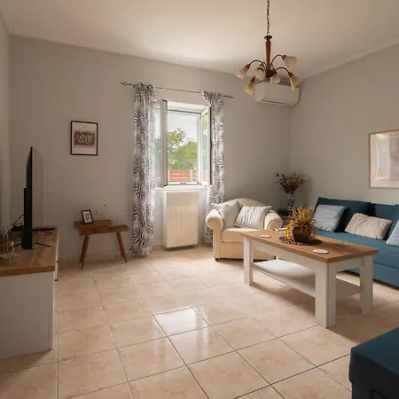 Niki's Garden House - A Beautiful 2 Bedroom House * Corfu (city)