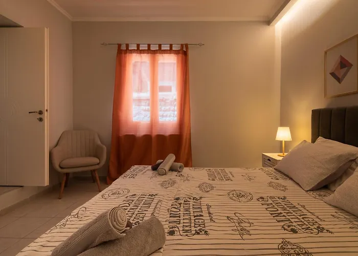 Semesterbostad Niki's Garden House - A Beautiful 2 Bedroom House *