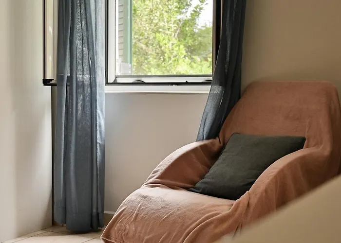 Niki's Garden House - A Beautiful 2 Bedroom House Semesterbostad