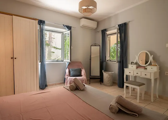 Niki's Garden House - A Beautiful 2 Bedroom House Semesterbostad