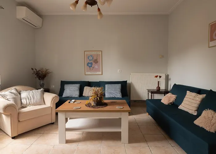 Niki's Garden House - A Beautiful 2 Bedroom House Сasa de vacaciones