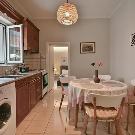 Niki's Garden House - A Beautiful 2 Bedroom House Vakantiehuis